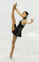 Kim Yu Na tops short program