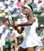Venus Williams advances to quarterfinals at Wimbledon tennis