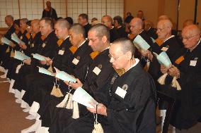 29 foreigners train to become Buddhist monks