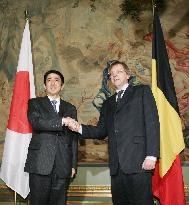 Abe, Verhofstadt agree to closely cooperate on U.N. issues