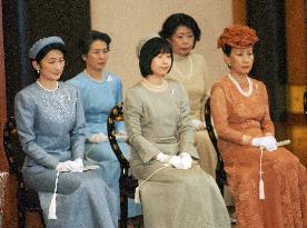 (3)Emperor, empress listen to year's first lectures
