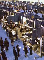 Japan firms actively recruiting Japanese students in U.S.
