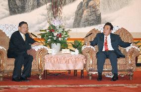 Taiwan, China envoys meet for business talks