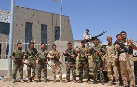 Kurdish "peshmerga" forces rely on old weapons