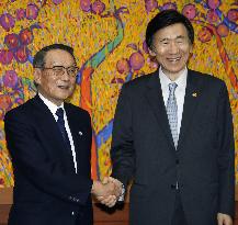 Japanese business leader meets S. Korean foreign minister in Seoul