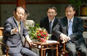 LDP's Nikai meets with Chinese tourism chief