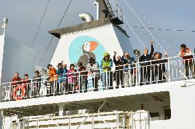 Japanese families leave for disputed Russian isles for annual visit