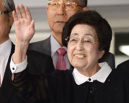 Former S. Korean first lady departs for N. Korea