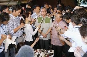 Okinawa Gov. Onaga meets with PM Abe