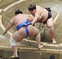 Terunofuji beats Aoiyama on 1st day of Autumn Sumo Tournament