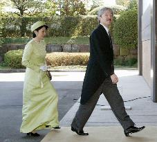 (8)Princess Sayako formally engaged to Kuroda in traditional rit