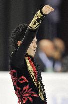 Takahashi takes lead at world figure skating championships