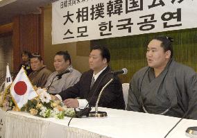 (4)Japan's sumo wrestlers arrive in Seoul