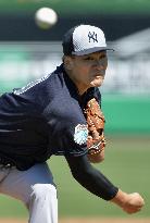 Tanaka throws in spring training game