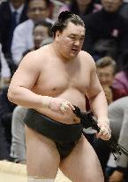 Yokozuna Harumafuji succumbed to Kotoyuki