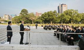 Obama makes historic visit to Hiroshima