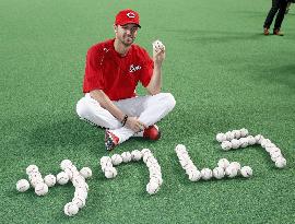 Baseball: Carp lefty Johnson bags Sawamura Award