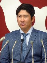 Baseball: Sawamura Award winner Sugano gets huge pay raise