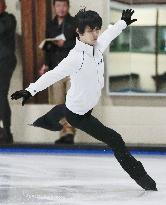 Figure skating: Hanyu practices in Toronto