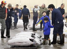 Tsukiji market ends 83 years of business for relocation