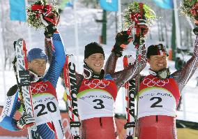 Austria's Raich wins men's alpine skiing giant slalom