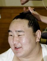 (1)Asashoryu captures Summer Grand Sumo title