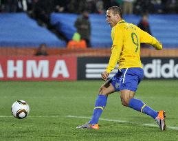 Brazil beat Chile in World Cup 2nd round