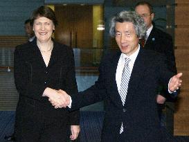 Koizumi, Clark meet in Tokyo