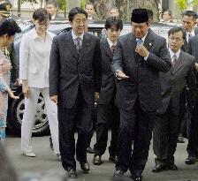 Abe, Yudhoyono set to sign FTA, agree to tackle climate change