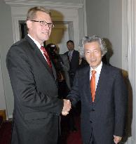 Koizumi meets with Finnish prime minister