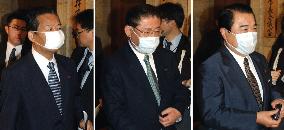 Secretaries general wear SARS-protection masks