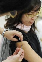 Full-scale new-flu vaccination of pregnant women begins
