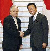 PM Aso holds talk with Polish President Kaczynski