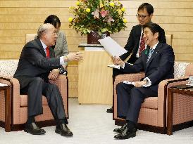 PM Abe meets with OECD secretary general