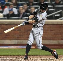 Marlins' Ichiro triples against Mets