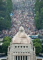Protesters rally at Diet building against security bills