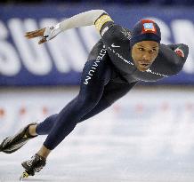 Davis sets world record in men's 1,000-meter speed skating