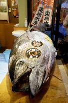 Bluefin tuna auctioned at 14 mil. yen