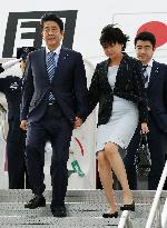 PM Abe arrives in New York