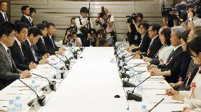 Gov't panel begins discussion on reforming working practices