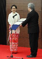 Suu Kyi receives honorary doctorate from Kyoto University