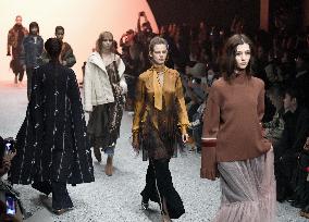 Fashion week opens in Tokyo