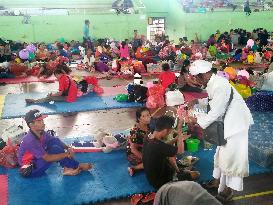 Klungkung people evacuate on fears of eruption