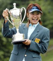 Fujita wins Promise Ladies in playoff for 1st career title