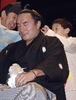 Ex-sekiwake Terao has hair knot cut in ceremony