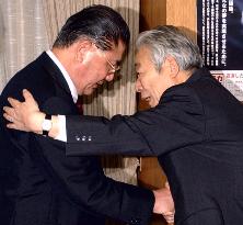 Yamasaki consoled by Aoki