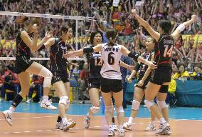 Japan holds off S. Korea to book 2nd-round berth