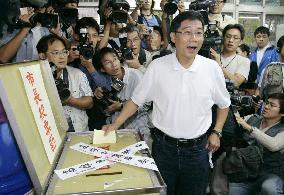 Voting under way to elect mayors for Taipei, Kaohsiung