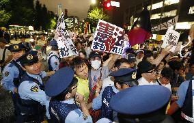 10,000 protest in Tokyo over security policy change