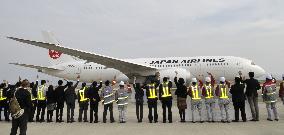 JAL resumes Kansai-L.A. flight for 1st time in 8 and half yrs